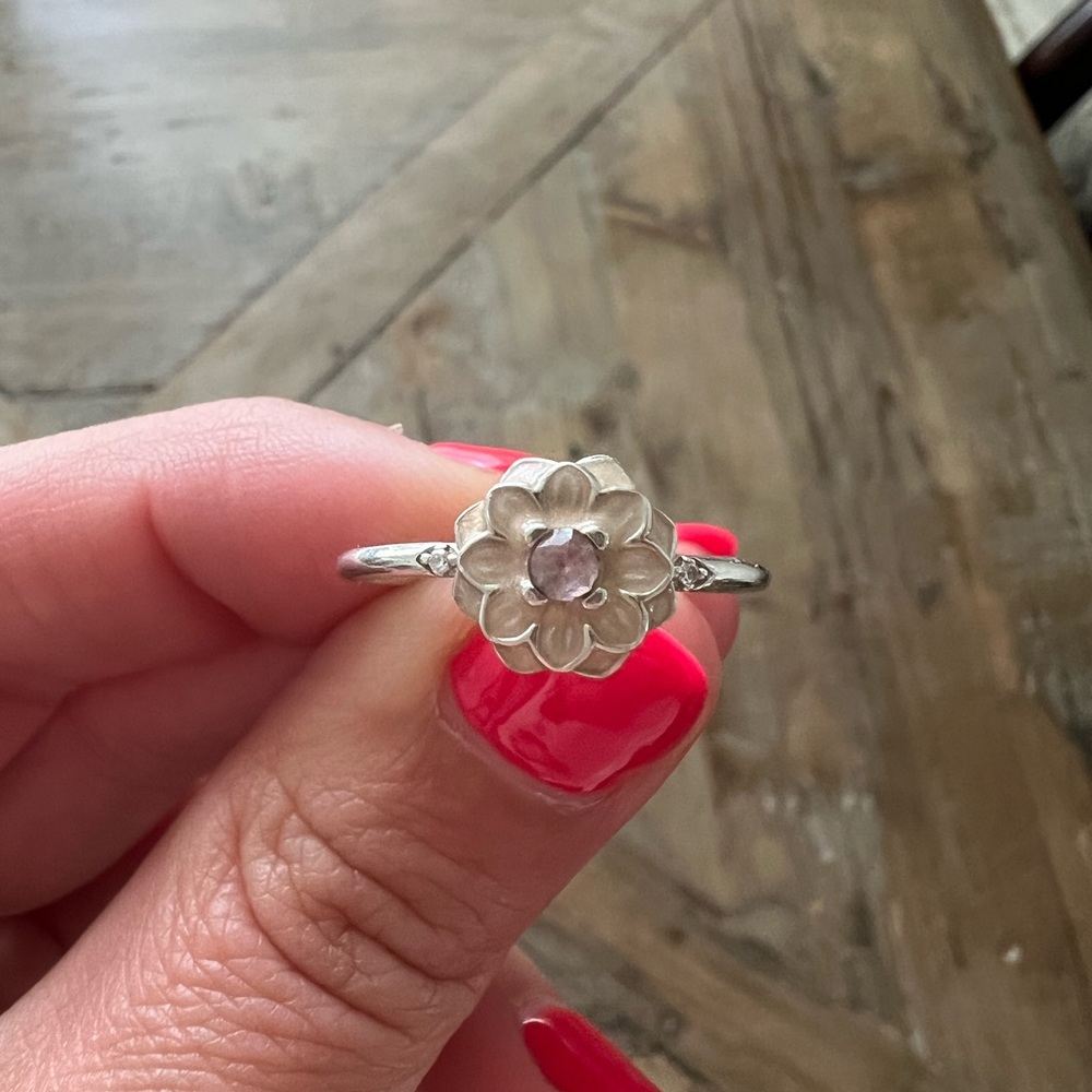 Like new Pandora sterling silver flower ring!